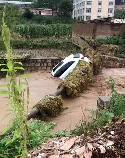 忽然一场暴雨来,玉溪多地受灾,研和变海洋小镇,真是愁人!