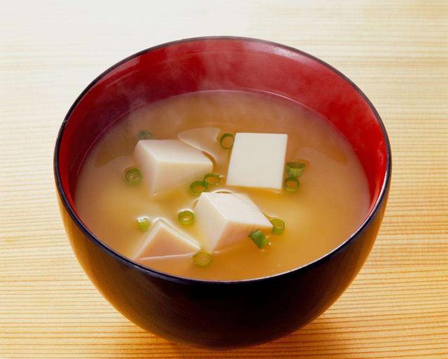日本的饮食文化中有一道必不可少的风景,那就是味增汤.