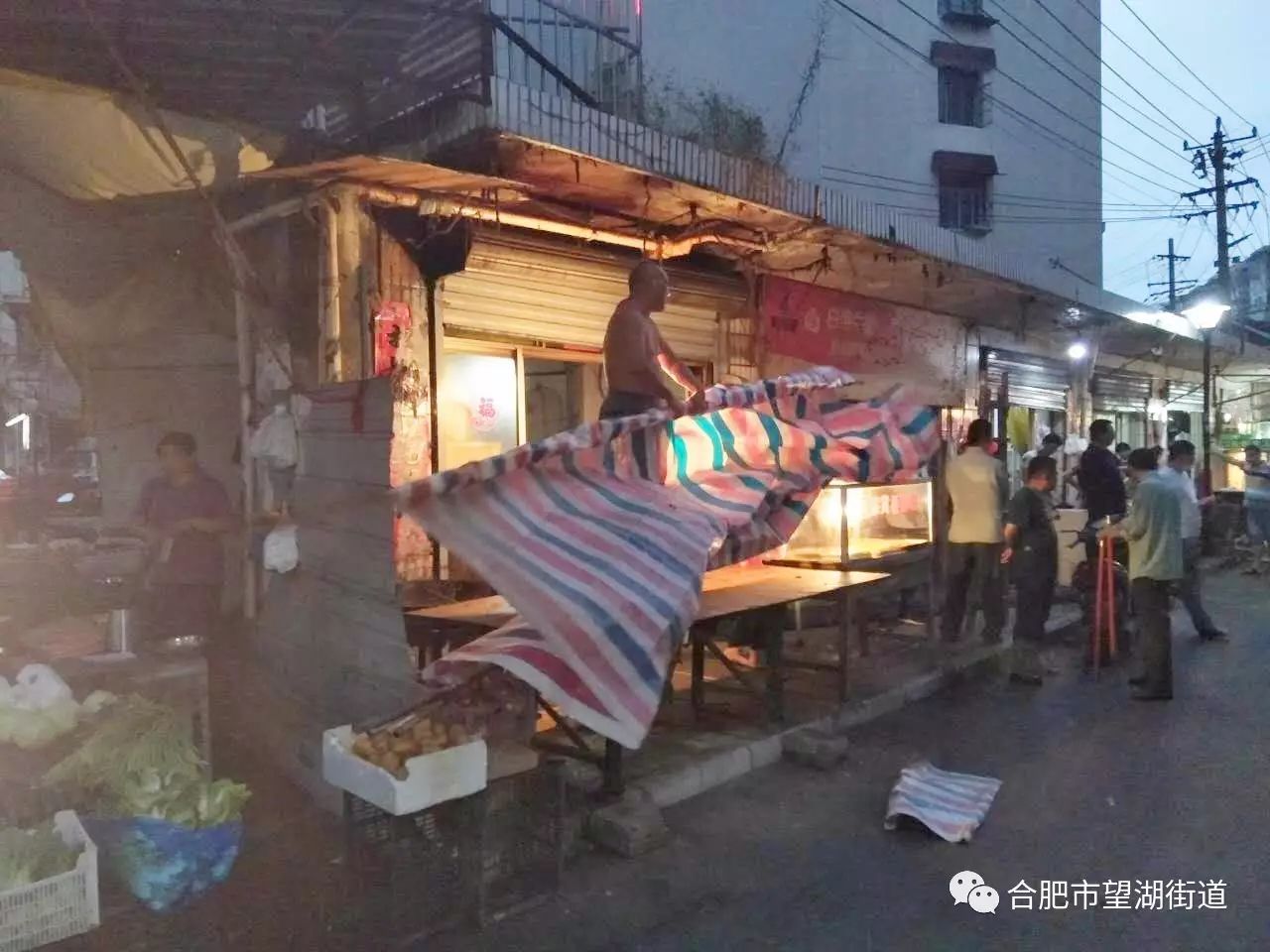 铿锵前行提升品质有力量集中拆除碍眼的城市屋檐避免安全隐患