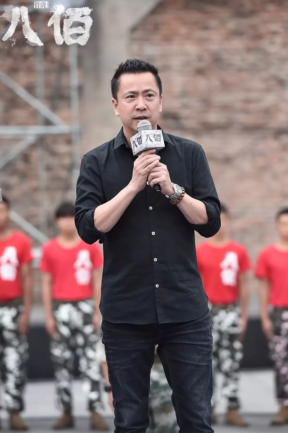 王中磊▲出品方代表,导演及主创团队合影创华语电影先河管虎《八佰》