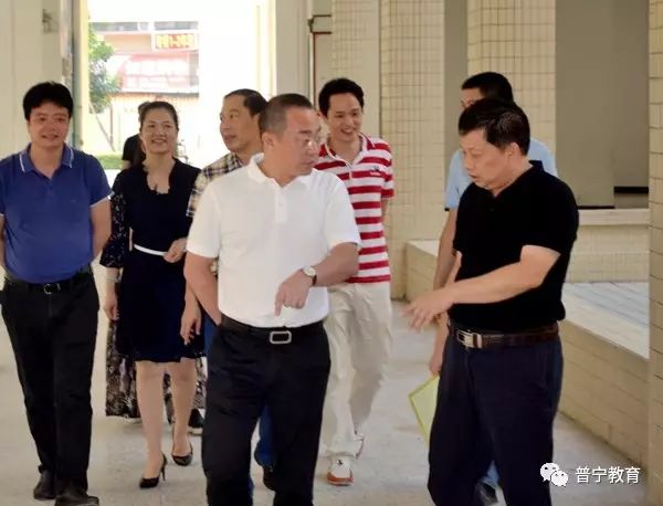 林钢捷市长与李悦双局长交流教育工作林钢捷市长在流沙东街道新坛