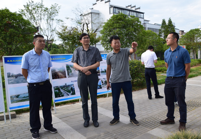 衢州市政府副秘书长研究室主任王东升一行前往贺村镇调研贺村小城市