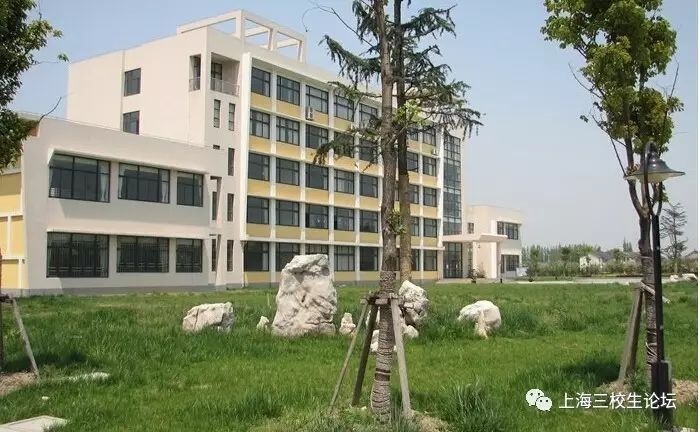 学校风景上海工商职业技术学院