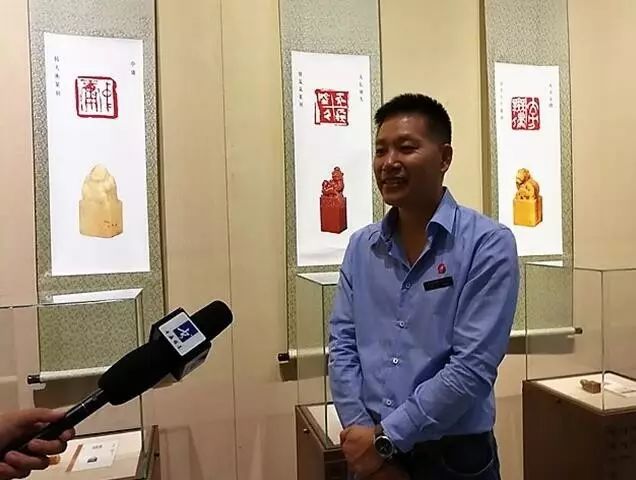 广西美术馆馆长龙建辉接受媒体采访