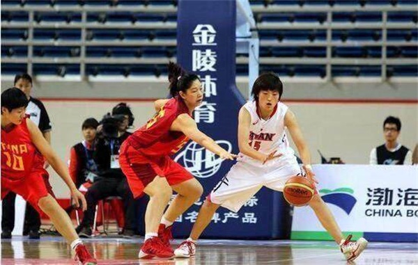 首位女篮球员归化日本,率日本五败中国,临近退