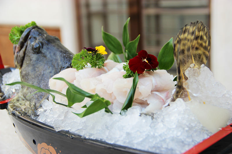 海鲜火锅 精选优质海味 涮出新滋味 还原食之本味 深海石斑鱼素有"