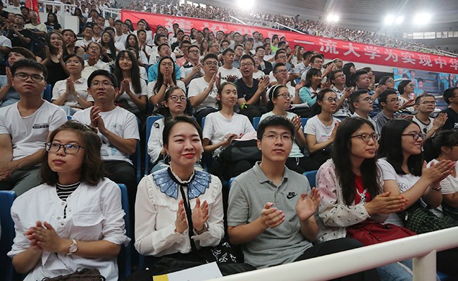 清华大学:2017研究生新生开学典礼撷英 各肤色国际生已成标配