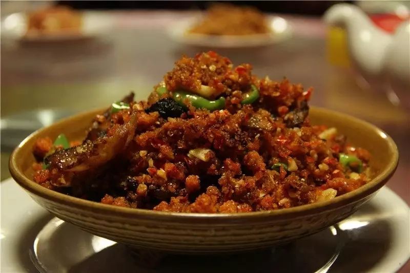 合渣和渣广椒炒腊肉是传统恩施菜中常见的特色菜.