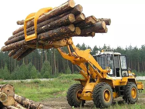 木材装载机的装卸方式一般为前卸式,夹木叉臂架型式有多种类型,但大多