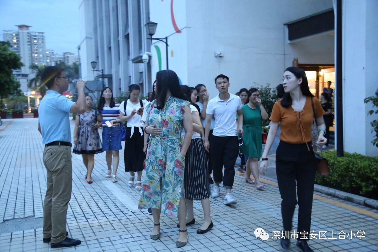 荷园学习我校组织班主任到灵芝小学参观学习