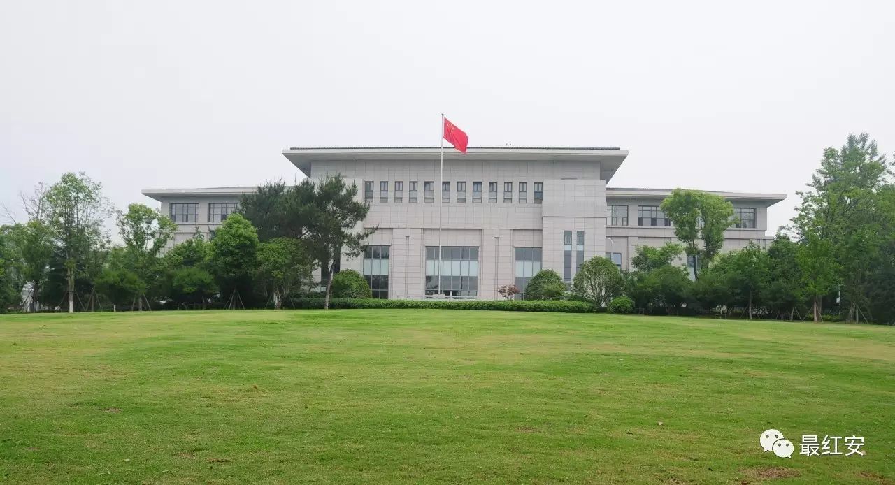 依托湖北红安干部学院,发挥湖北红安革命传统教育基地管理中心的作用