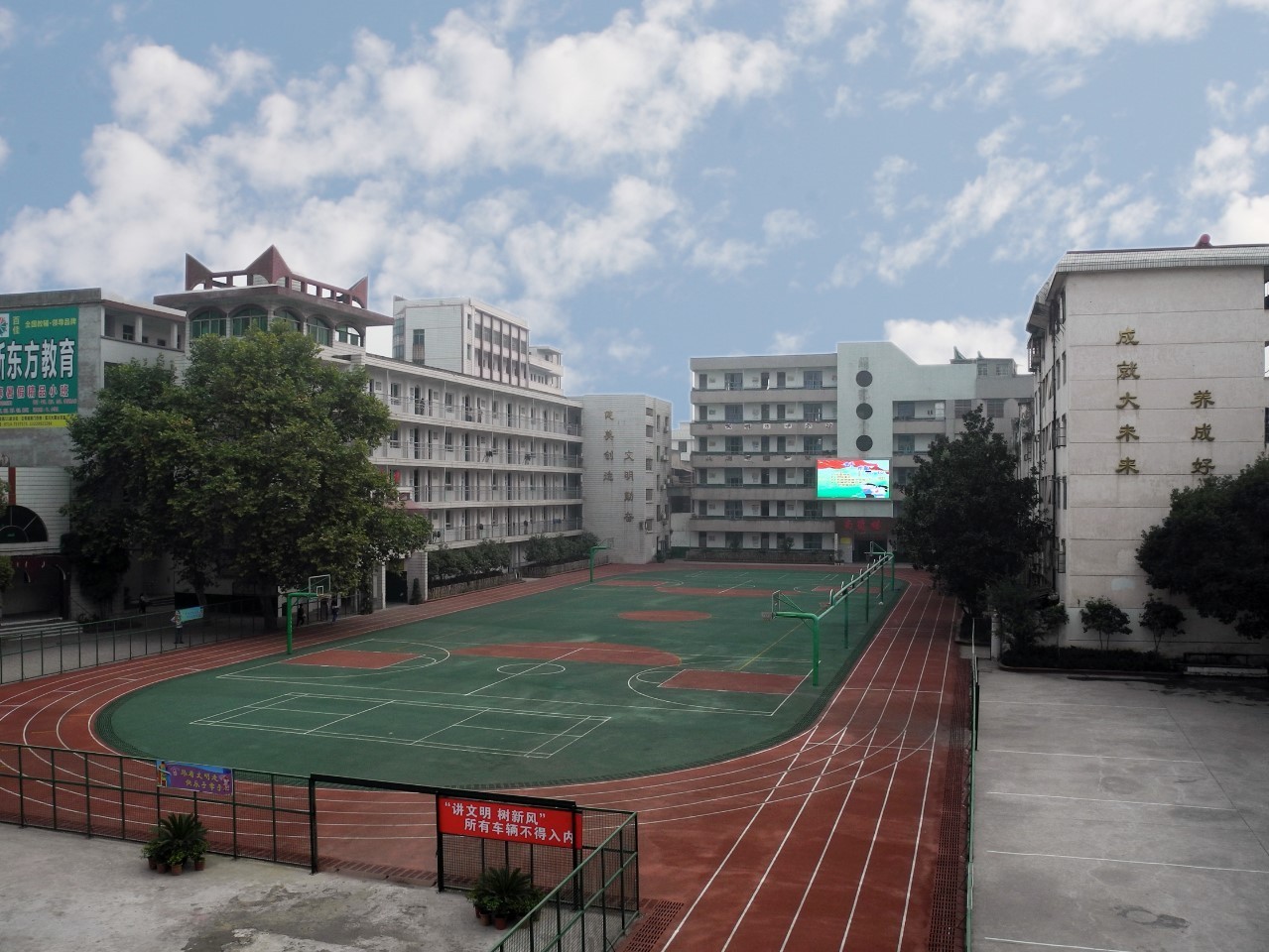 教育 正文  阳新县第三实验小学老生已全部划到阳新县富川小学,但该