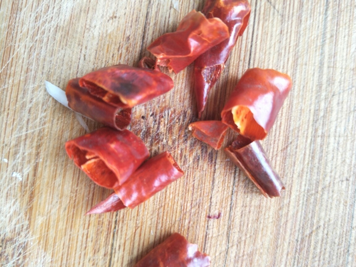 夏天里有一款不行错失的美食：红烧小龙虾