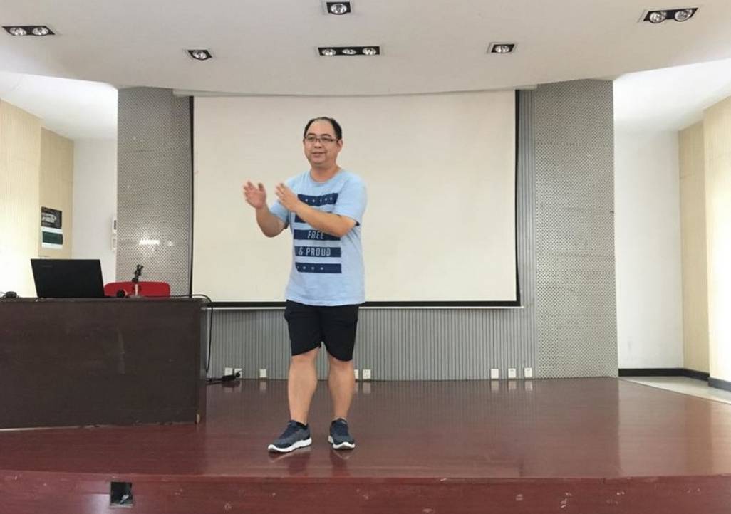 林文麟老师让学生干部认识到自己现在所面对的危机以及如何去把握机会