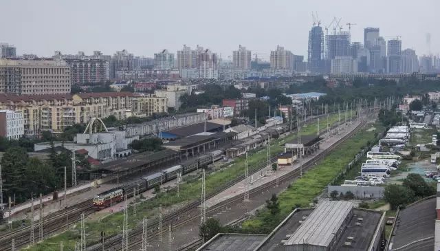 社会 正文  车站规模将超北京南站 丰台火车站紧靠西南四环,是北京