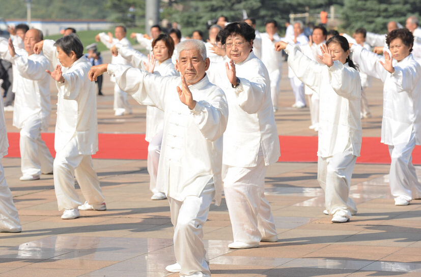 大家都知道太极拳分三个层次:招熟,懂劲,神明.