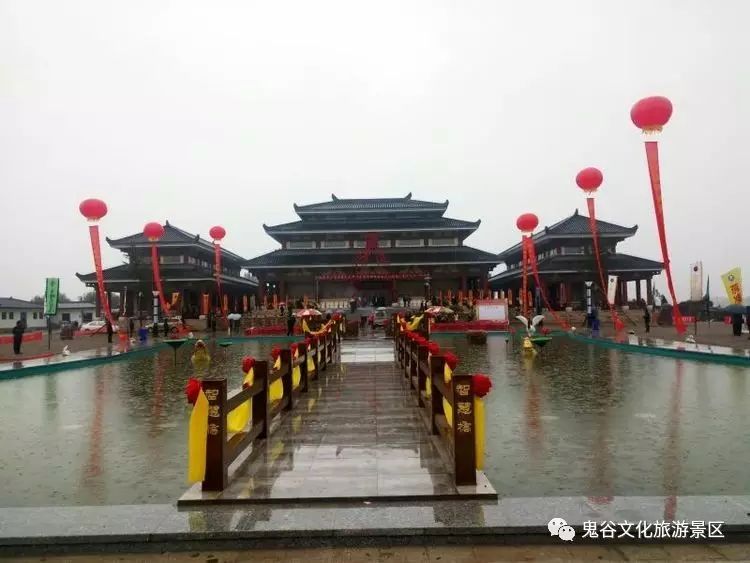 临漳县佛造像博物馆旅游热线:铜雀三台遗址公园 0310-7921631 邺城