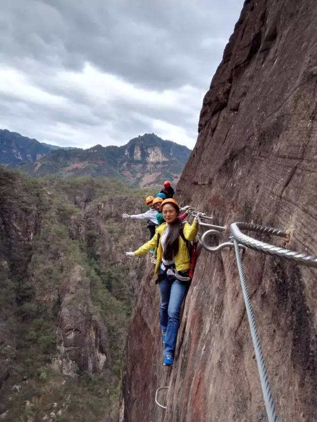 云南丽江老君山国家公园黎明景区的"飞拉达",是世界上海拔最高,落差最