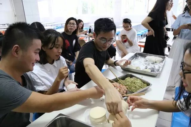 学海中学祝所有老师节日快乐