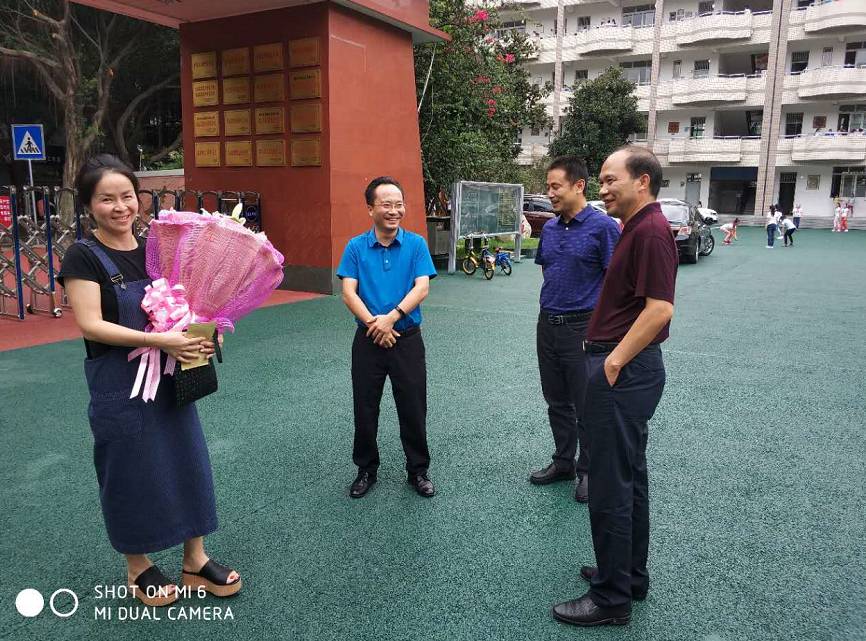 看望慰问苏南小学教师卢秀娟老师返回搜狐,查看更多