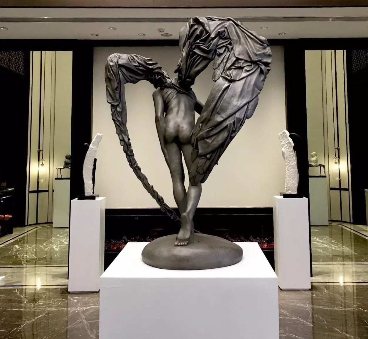 李富军当代雕塑作品展《灵魂之翼》9月9日在青岛圆满开幕!_搜狐文化_搜狐网