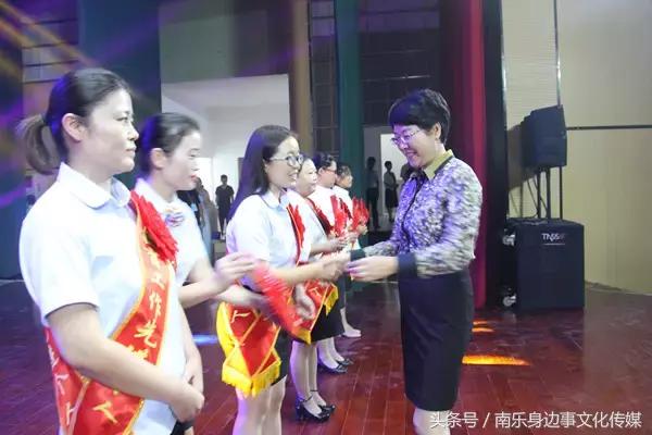 激动人心南乐县3038万元红包重奖教育先进