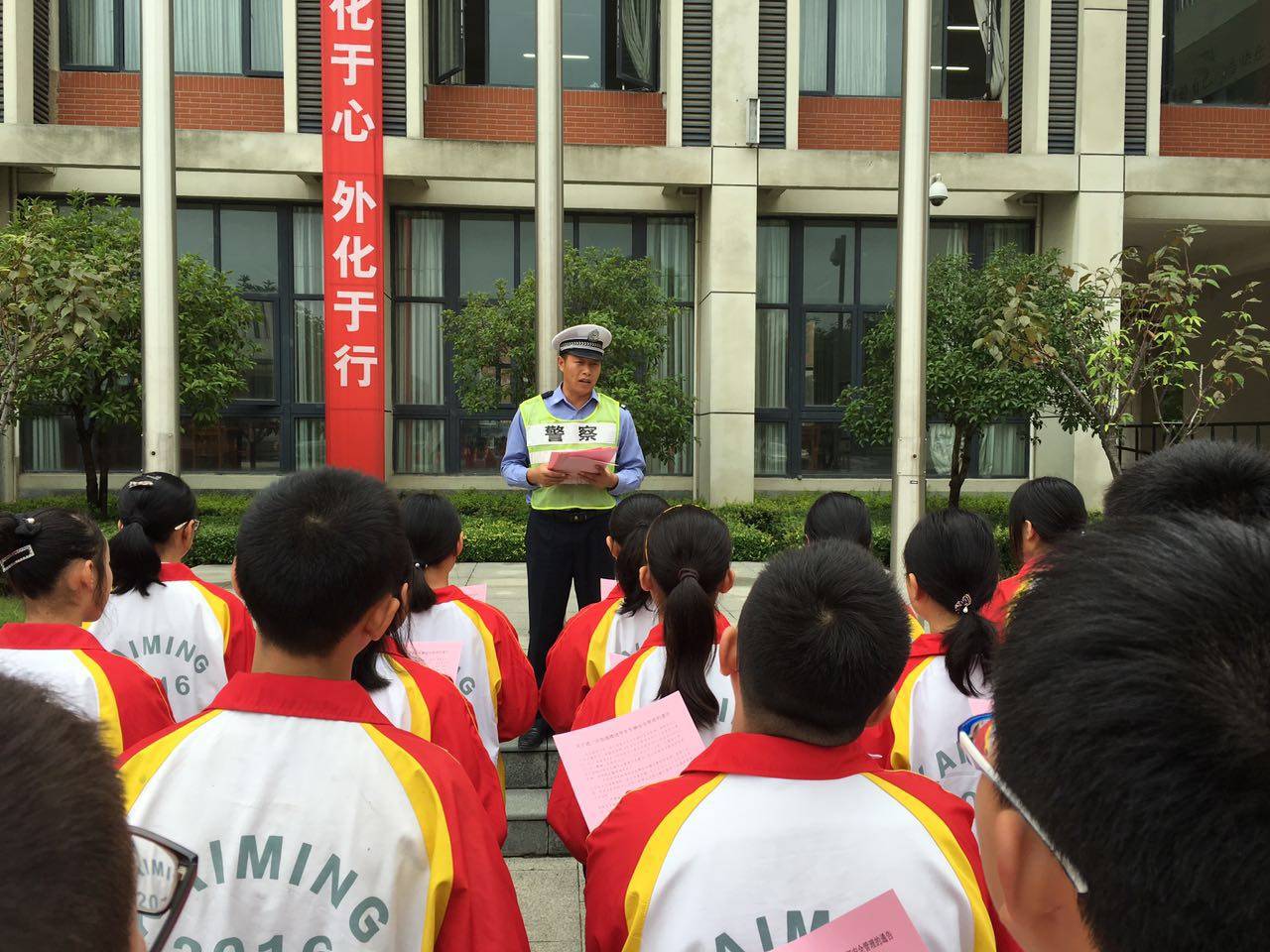 【四个攻坚战】淮安市交警支队三大队深入开明中学新区实验小学等开展