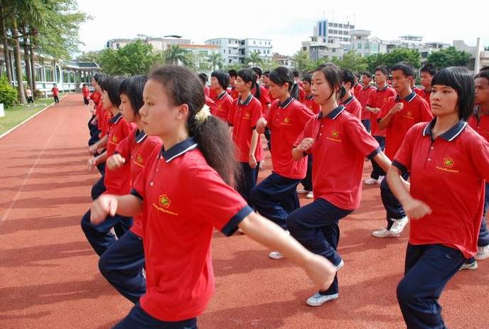 看完罗定的校服再也不说别人家的校服最美了