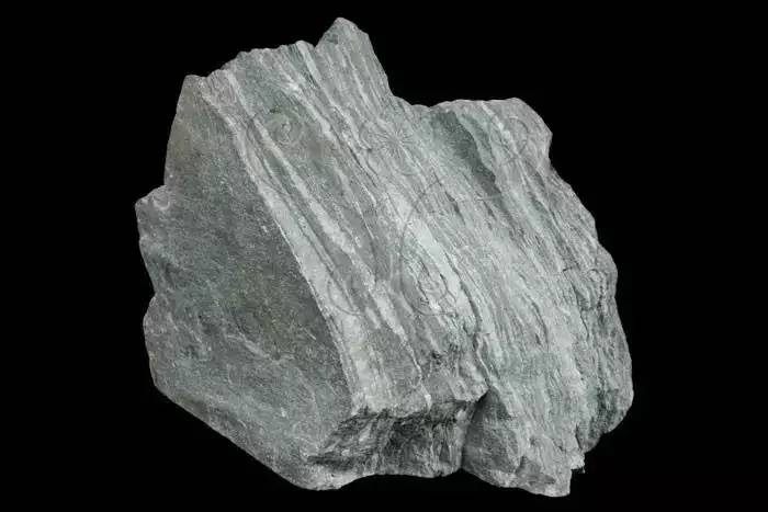 片岩的特征是有片理构造,是常见的区域变质岩石.