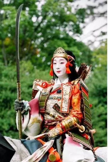 羞辱日本女武士