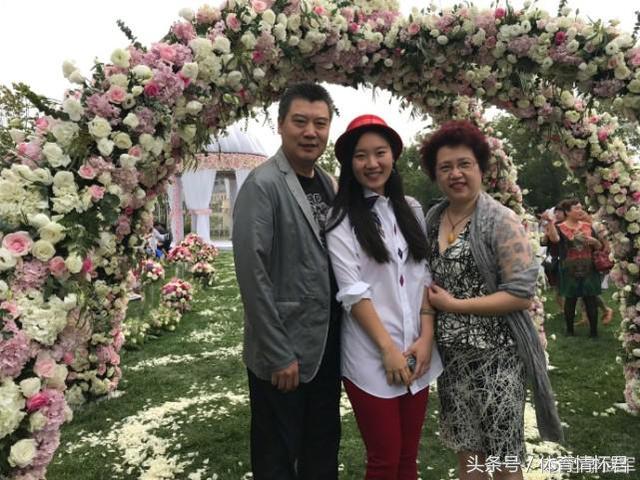 李晓霞大婚,最强世界冠军阵容出席,国乒功勋教练全家人亮相!