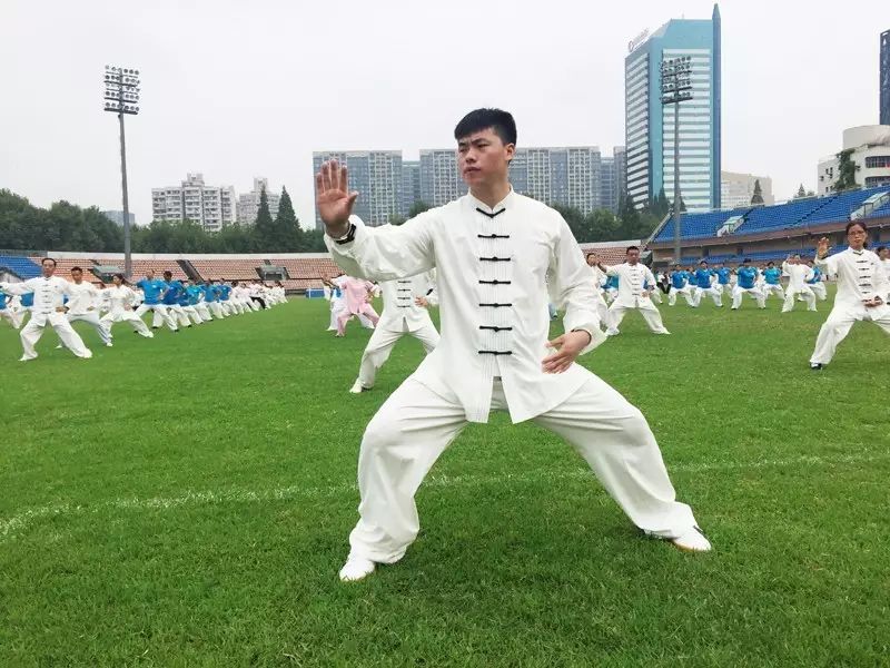 焦作日报特派记者 高新忠 摄▲陈建强在练拳.