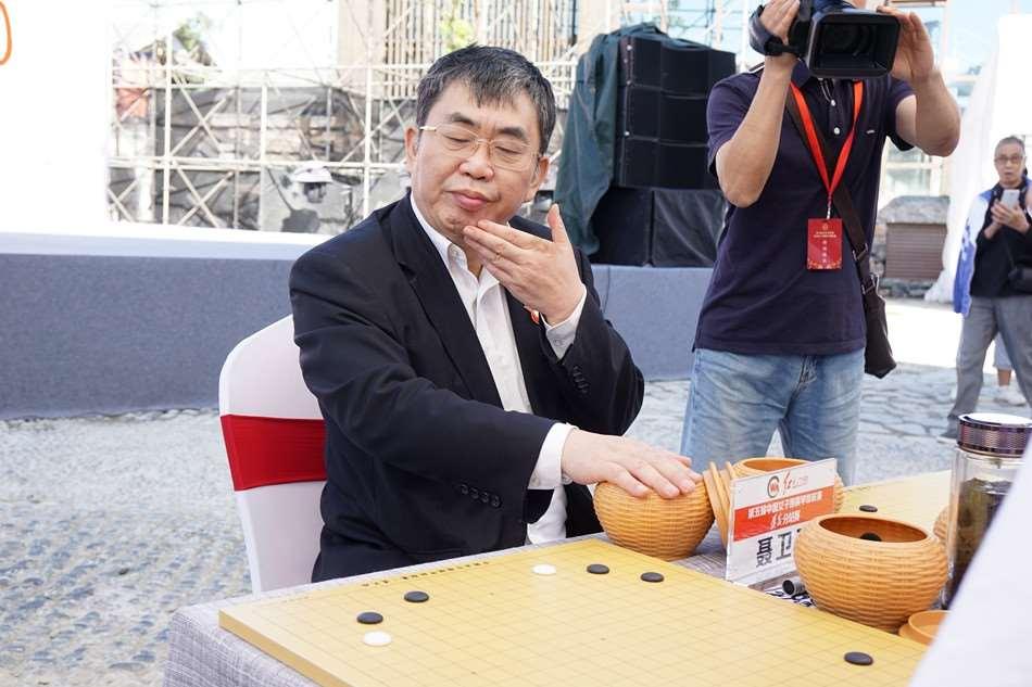 聂棋圣於之莹遵义下指导棋