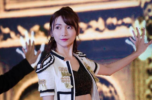 慈善之门"活动在上海嘉定举行时snh48成员陆婷就受邀作为中国儿童少年