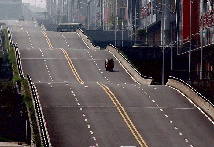 驾车犹如大海行舟 重庆现波浪形公路