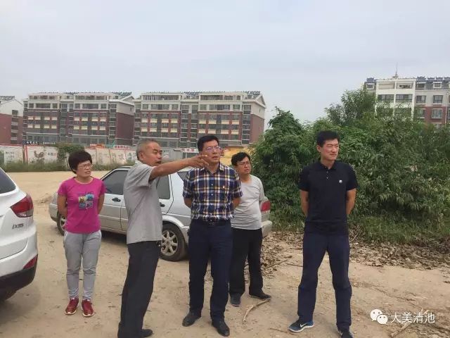 陪同街办主任王意顺在西清调度棚改工作挂职以来,他牵头完成了潍柴