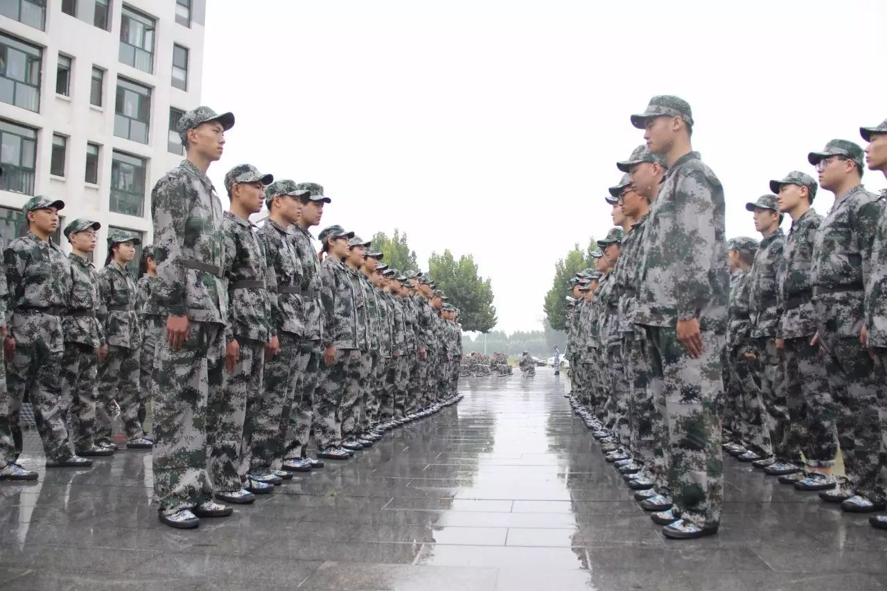 "淋大"萌新们,这是你们自己求来的雨,军训第一天纪实