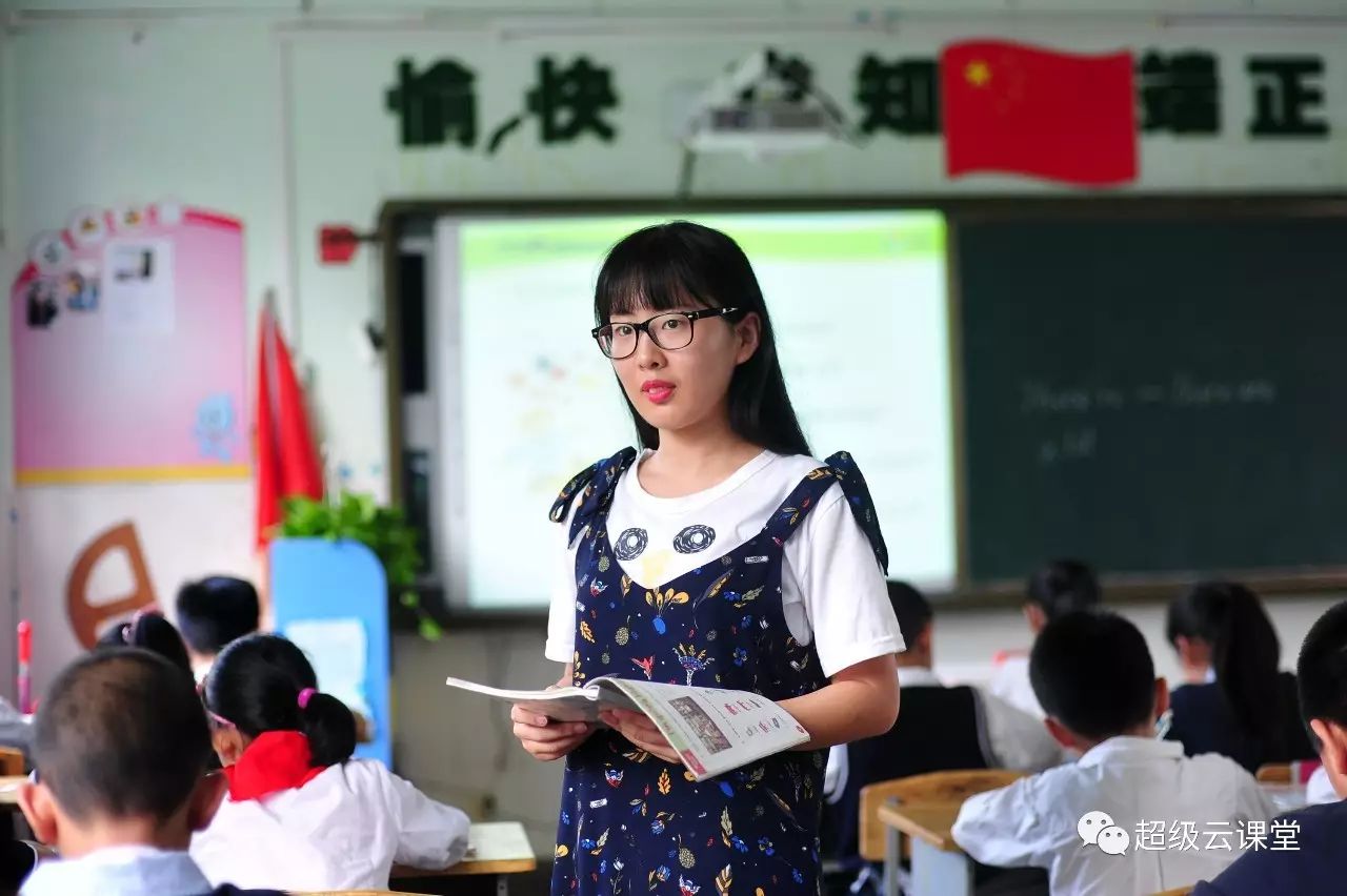 武汉一小学要求女老师画淡妆,孩子学习会更认真吗