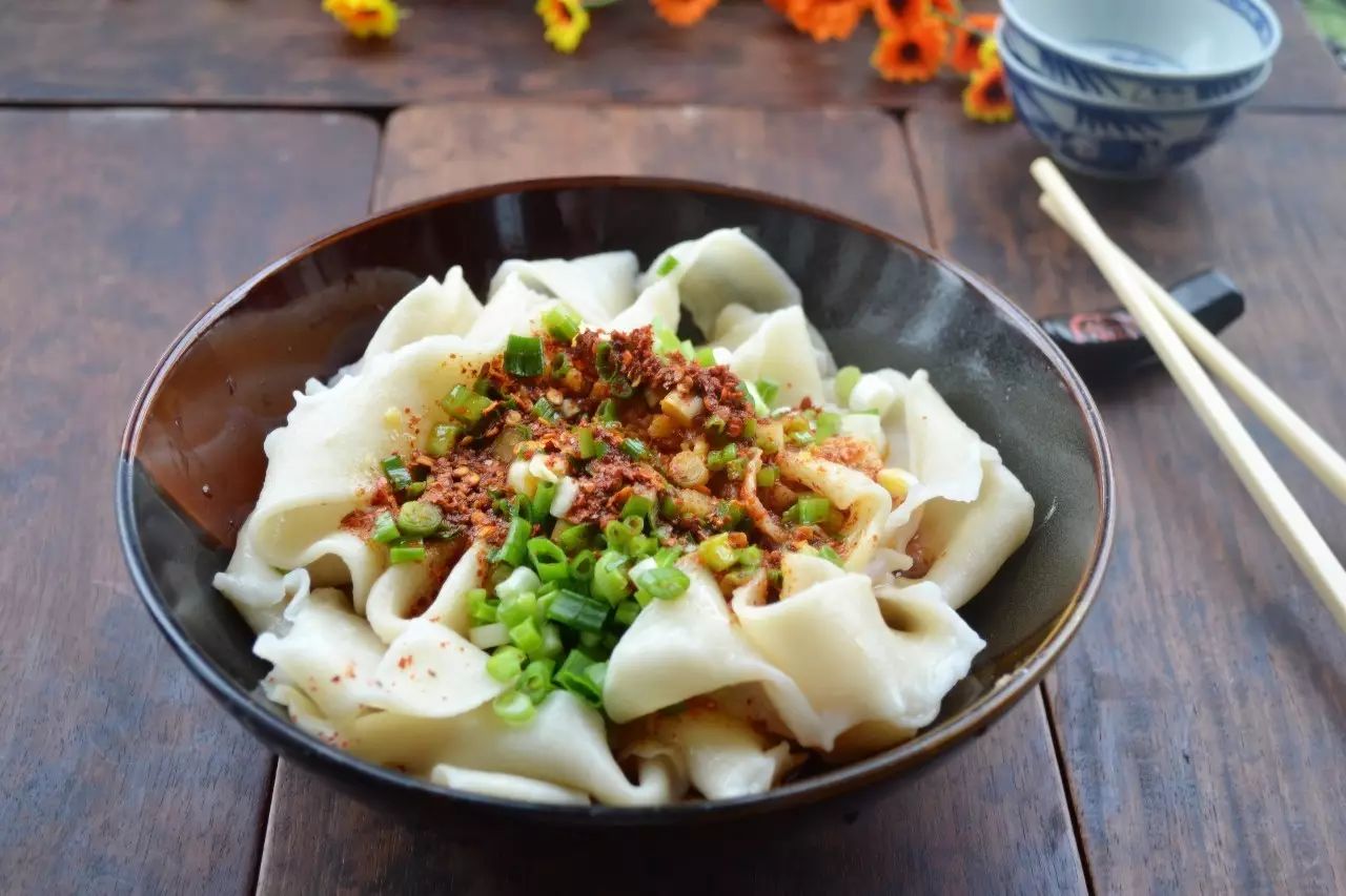 扯面是陕西省和山西省的地方传统面食,已有3000年的历史了