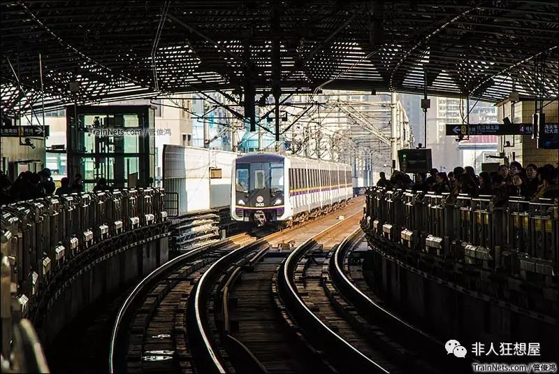 2016年12月31日.上海地铁3号线4号线共线区间中潭路站.