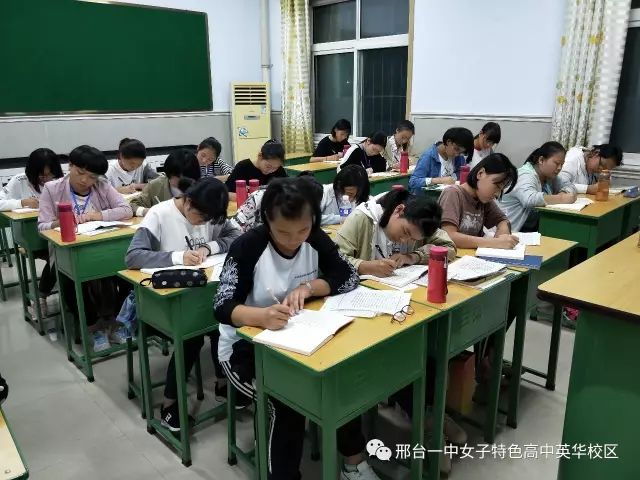 邢台一中女子特色高中英华校区女学生掠影