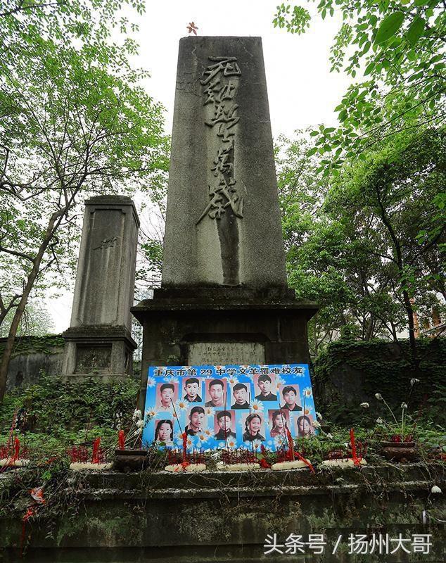 冒着雨,麻着胆儿走进重庆红卫兵墓园,探寻那一段深埋已久的历史往事.