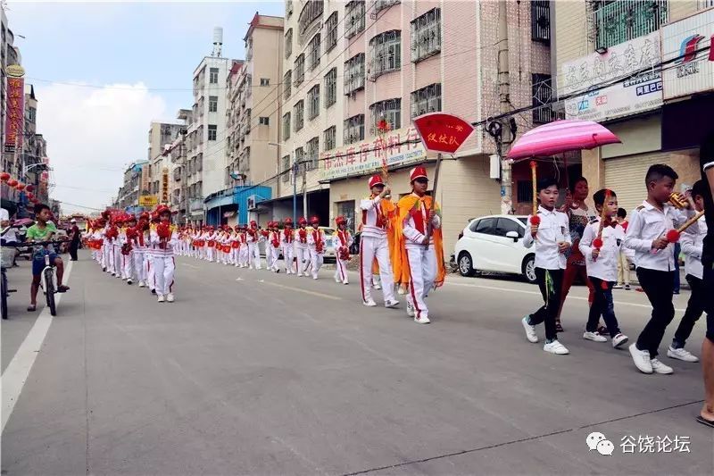 大型!谷饶祭社惊现三军仪仗队 坦克 导弹,纯手工打造的超级豪车压轴!