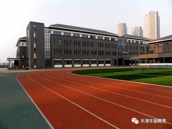 共建设学校23所,幼儿园26所,目前已有百华中学,华新实验学校,丽景小学