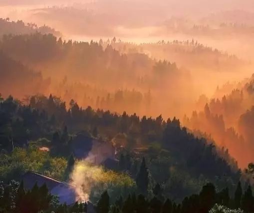 原名大光明山,又名天诚山,雾山,位于大邑县城北雾山乡境内,距县城25