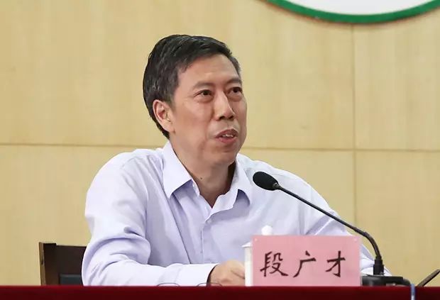 原新乡医学院党委书记段广才主持会议现任新乡医学院党委书记陈建国