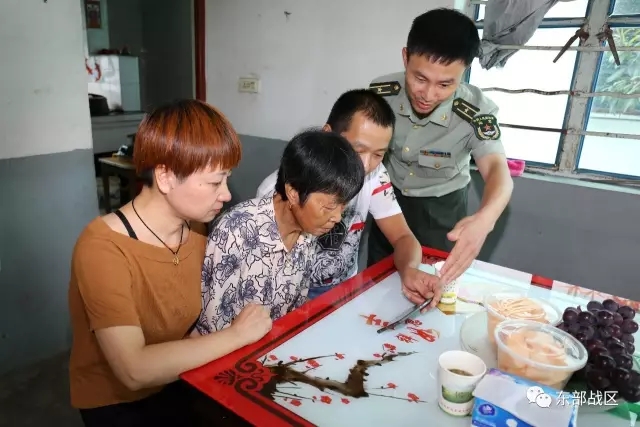 由于胡徐论正在参加部队备战演习训练中,出发前特意为他录制了一段