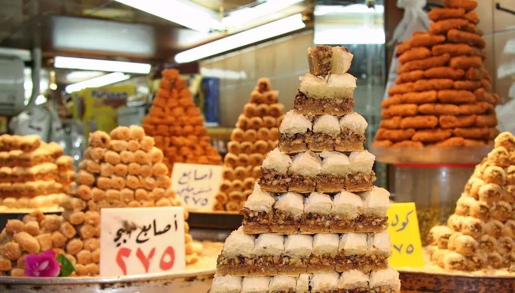 旅游 正文 巴克拉瓦,意为果仁蜜饼,是土耳其甜点的代表作.