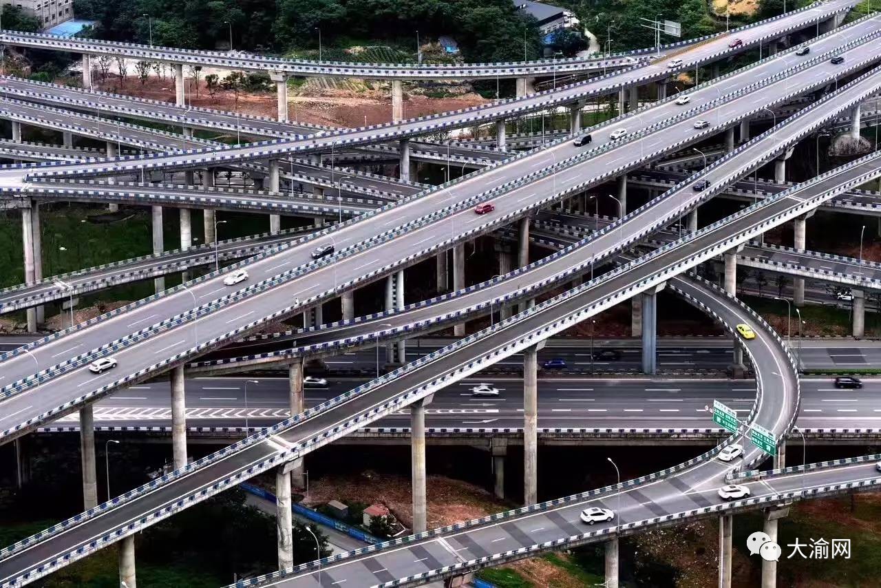 高差44米的螺旋立交酷似过山车道 重庆又新增一条"网红"道路