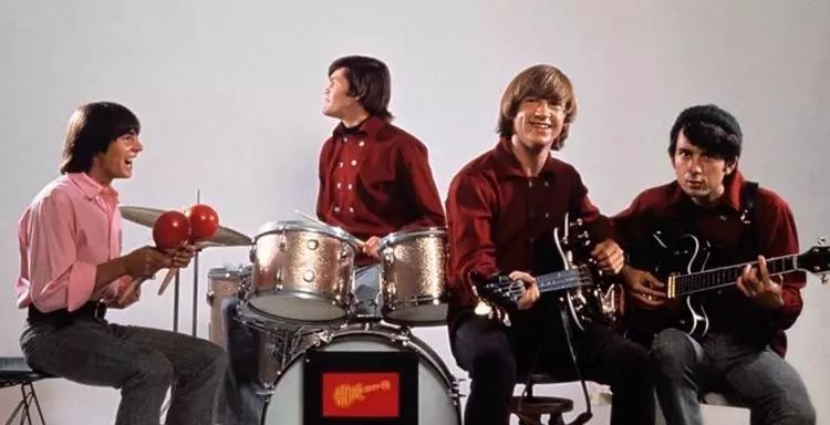 正式上映于cbs电视台真人秀剧集《顽童乐队(monkees)》美国 顽童乐队